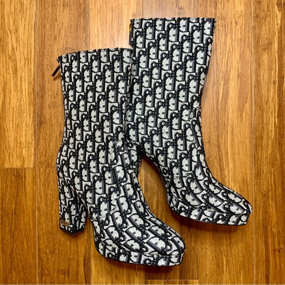 NWB Di0R (Inspired) Heeled Logo Booties *Size 40/8.5 - Picture 2 of 16